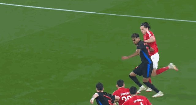 亚马尔造点.gif